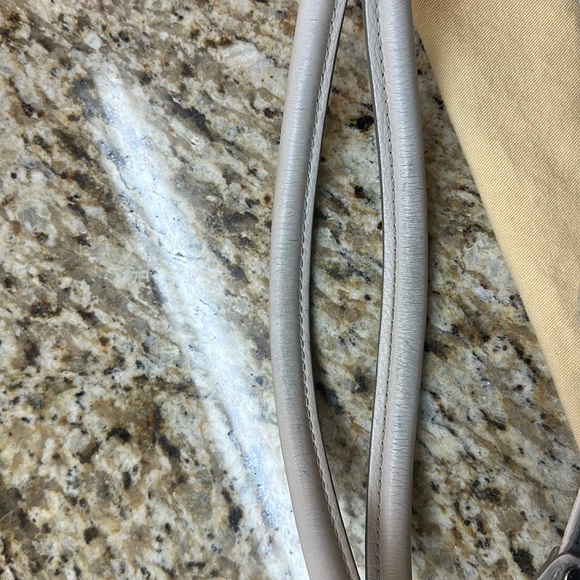 Louis Vuitton L Mahina Blanc - Picture 16 of 17